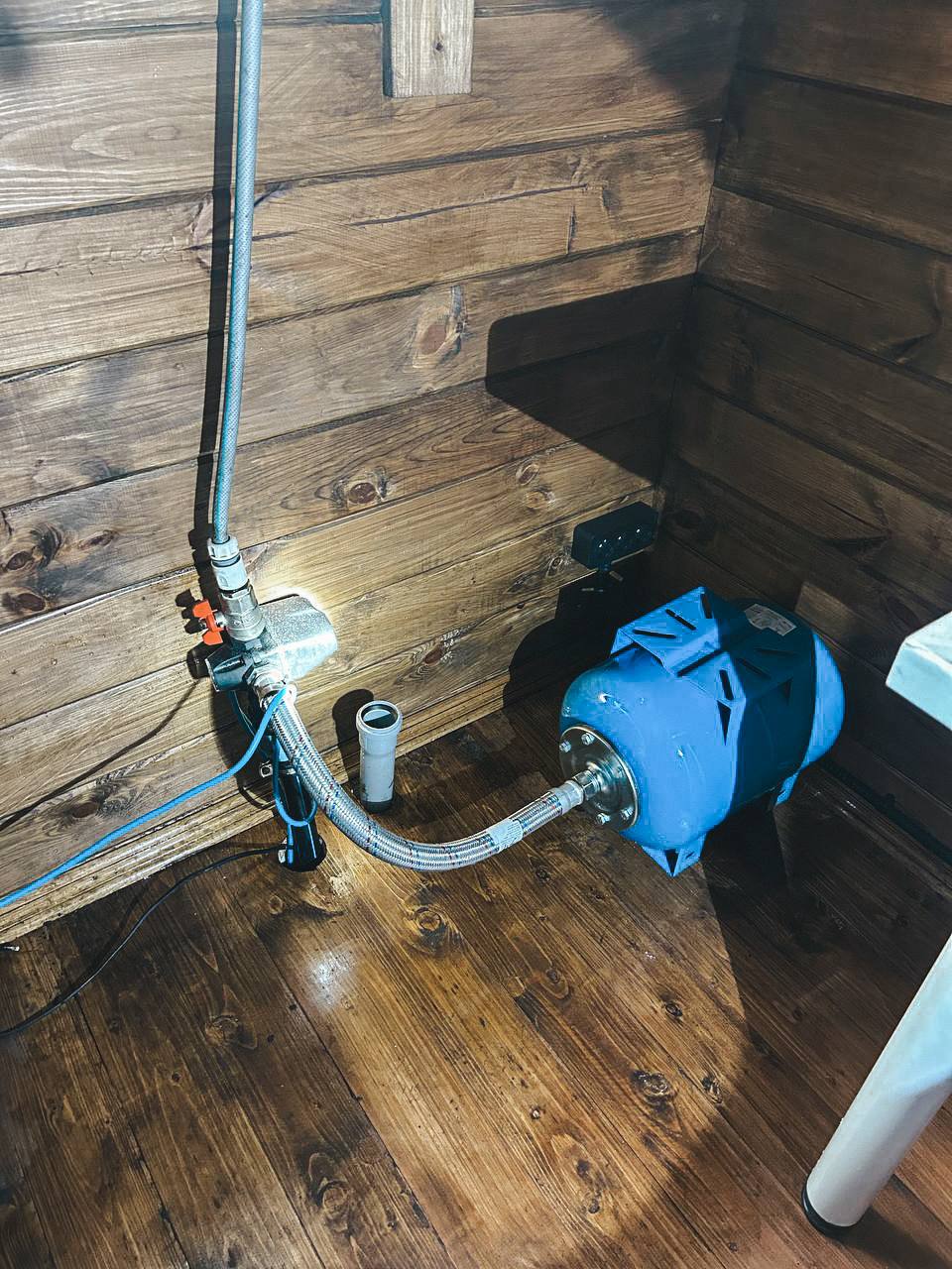 Монтаж автоматики и гидроаккумулятора в помещении